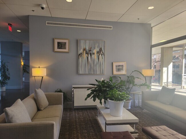 Foto del edificio - Amazing 2 BR/1 BA Condo in Southwest Water...