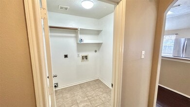 Building Photo - 5030 Birch Manor Ln