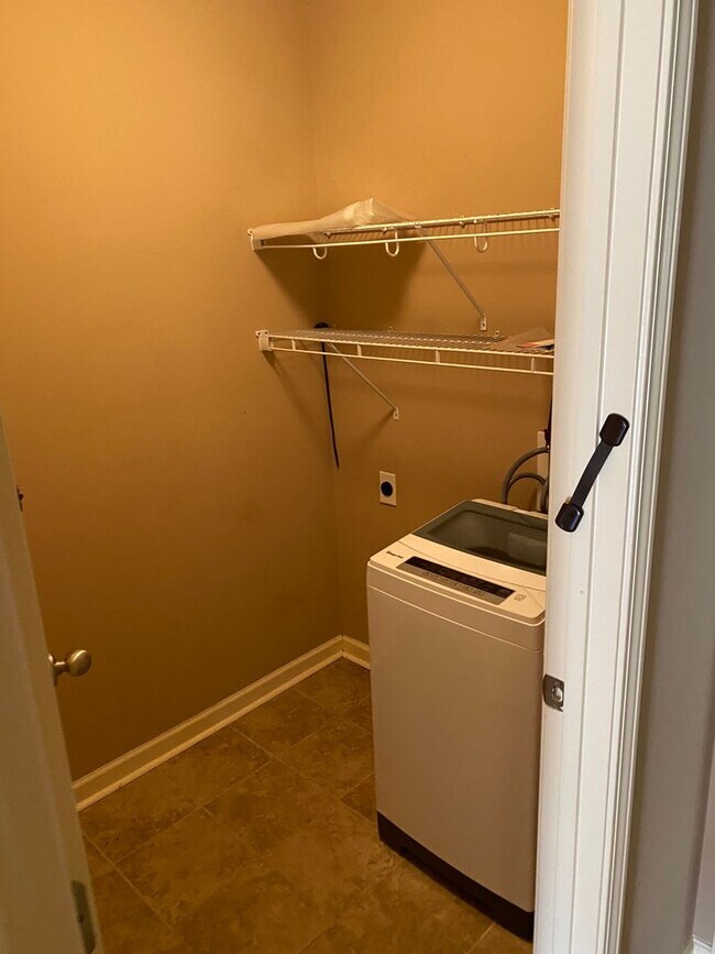 Foto del edificio - 350 Embry Lane