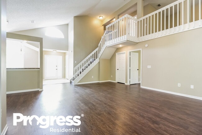 Foto del edificio - 637 Silver Birch Pl