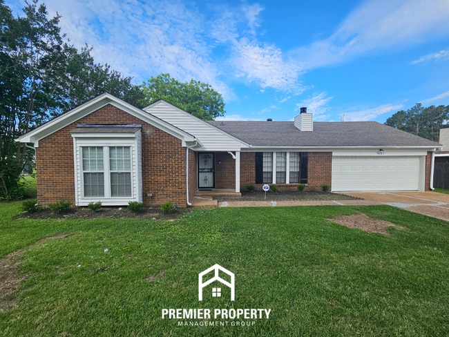NEWLY RENOVATED 3BR/2BA Hickory Hill Home | 1,626 Sq Ft, Built-Ins, Fireplace & Garage - NEWLY RENOVATED 3BR/2BA Hickory Hill Home | 1,626 Sq Ft, Built-Ins, Fireplace & Garage