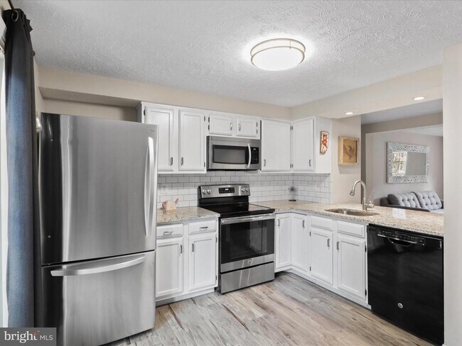 Building Photo - 1604 Fieldthorn Dr