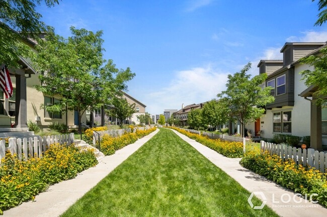 Foto del edificio - Beautiful Townhome in Amazing Location.