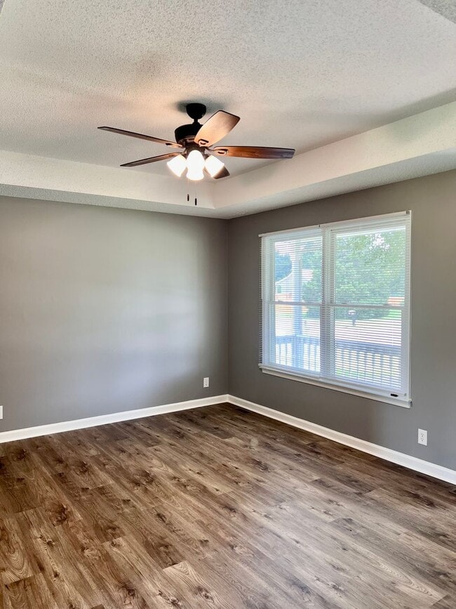 Building Photo - 414 Woodale Dr