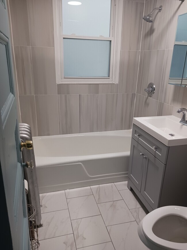 Foto del edificio - 352 E 22nd St