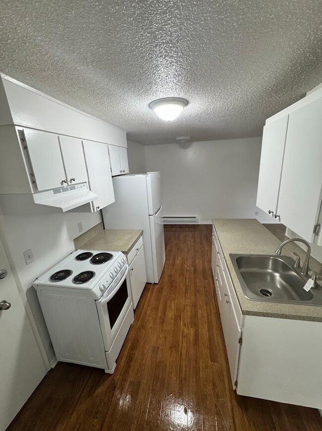 Building Photo - 718 State Ave N