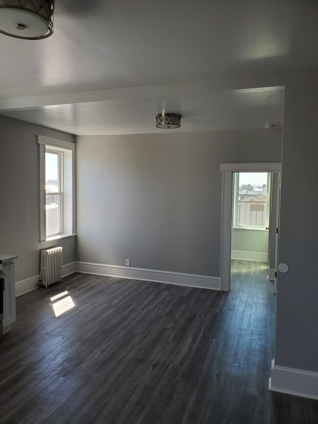 Building Photo - 97 Bleecker St