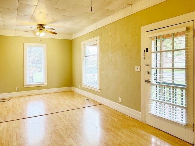 Foto del edificio - Darling 2 Bedroom Home in Hasley!