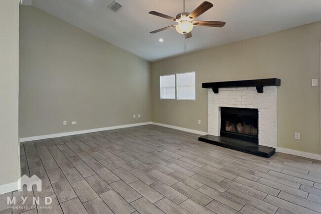 Foto del edificio - 3732 Farm Field Ln