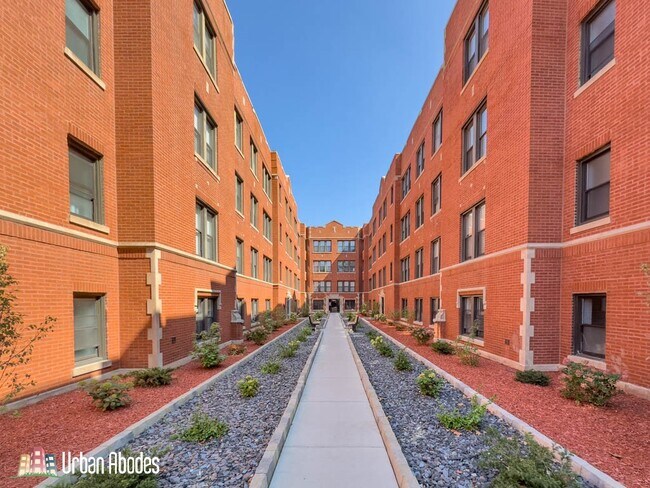 Building Photo - 3941 N Janssen Ave