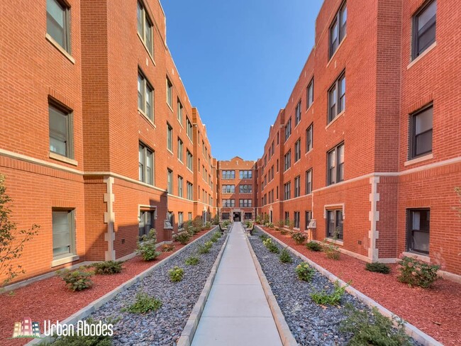 Building Photo - 3941 N Janssen Ave