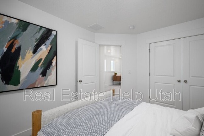 Building Photo - 281 W 1150 N