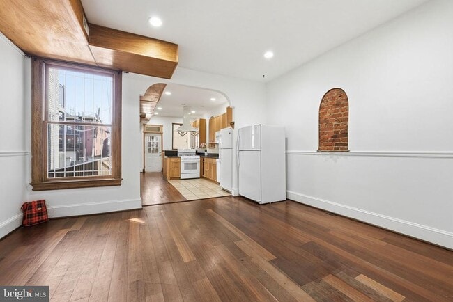 Building Photo - 1116 Monroe St NW