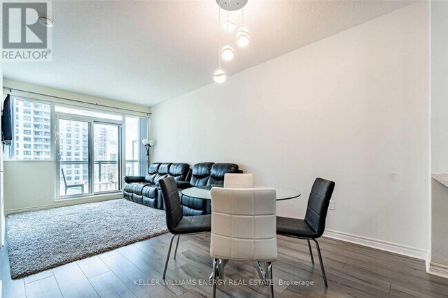Photo du bâtiment - 349 Rathburn Rd W