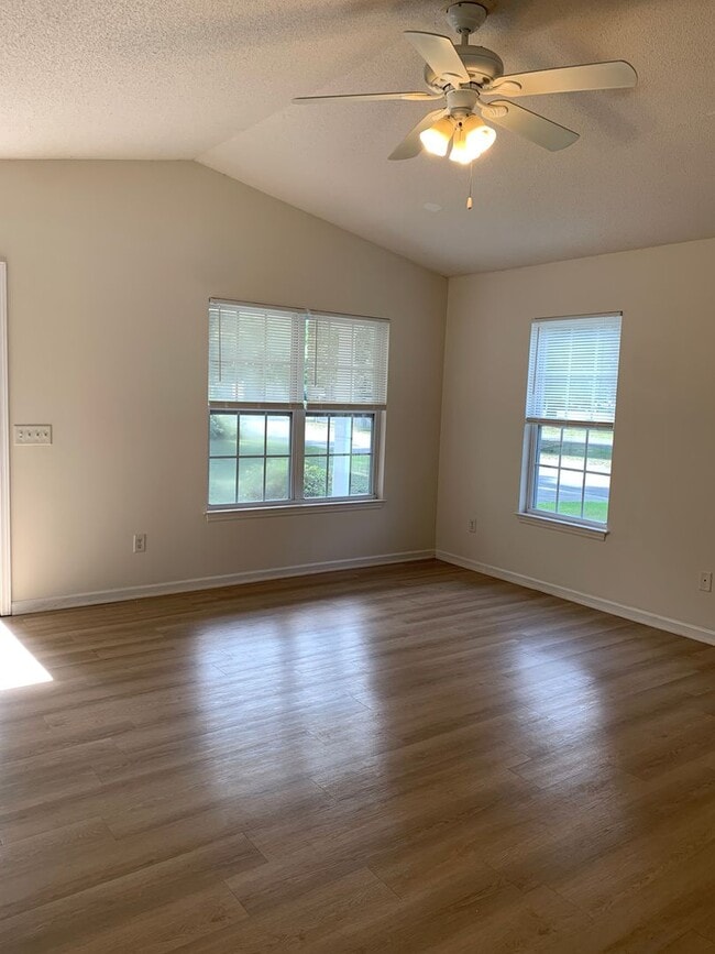 Foto del edificio - 4011 Masonboro Loop Rd