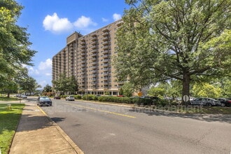 Building Photo - 1225 Martha Custis Dr