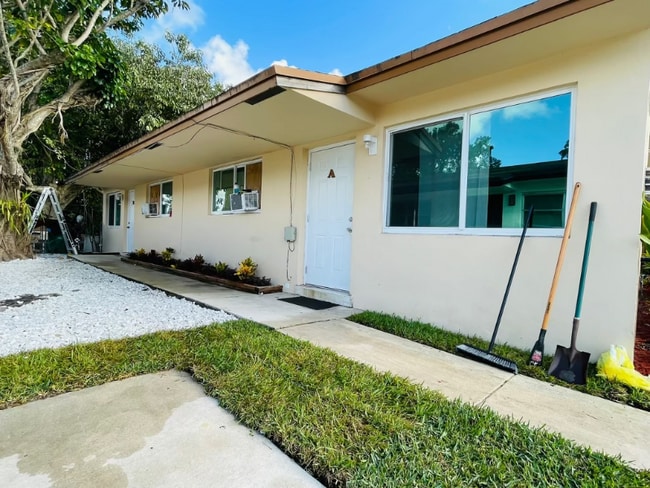 Building Photo - 4060 SW 58th Terrace