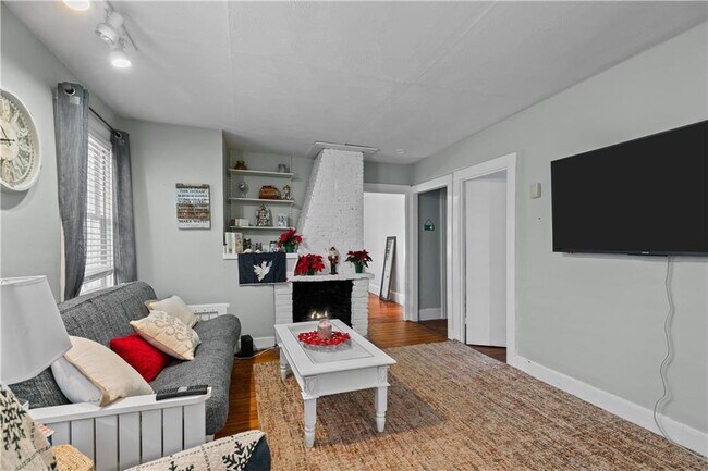 Building Photo - 48 E Bowery St