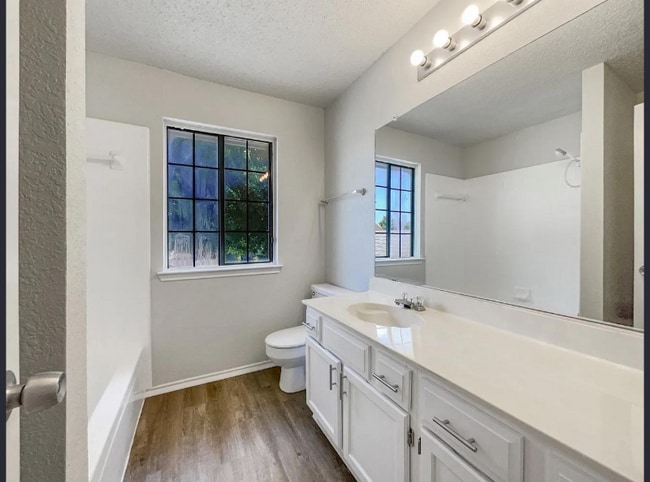 Foto del edificio - 3808 Suffolk Ln