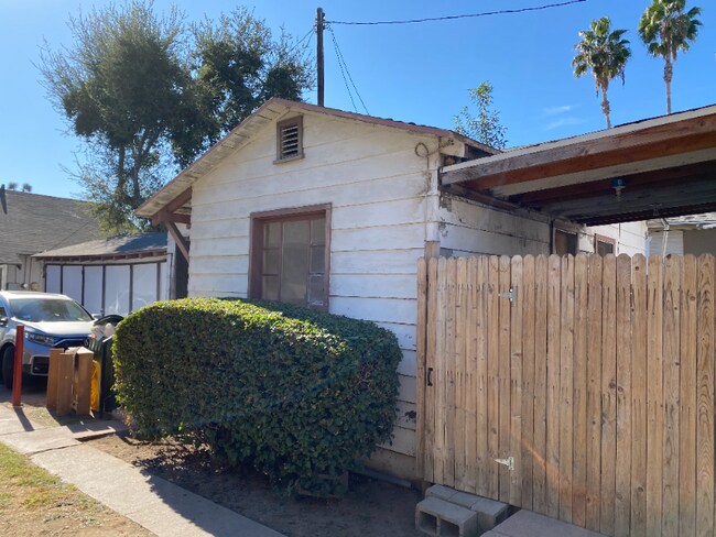 Foto del edificio - 1817 Cedar St