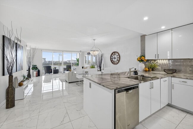 Building Photo - 3091 N Course Dr