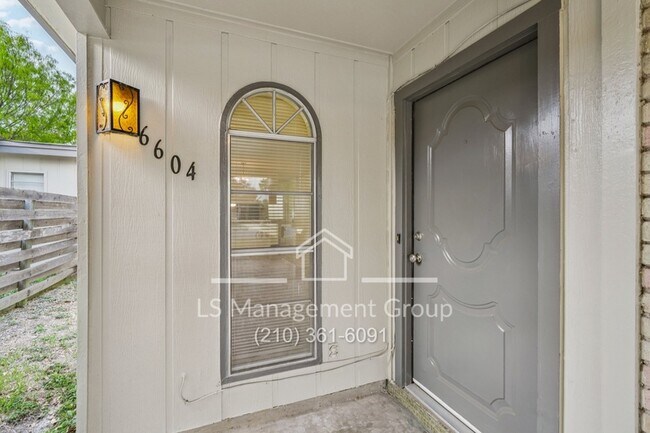 Foto del edificio - 6604 Cherryleaf St