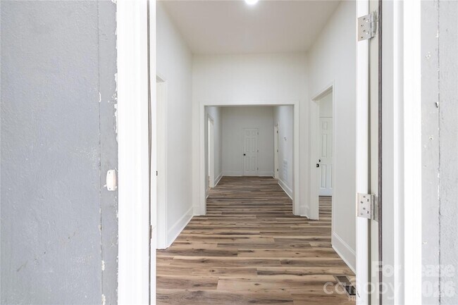 Foto del edificio - 609 W Liberty St