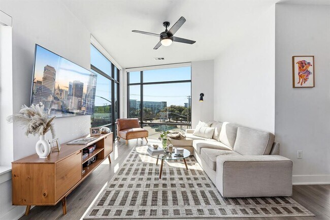 Foto del edificio - 2220 Webberville Rd