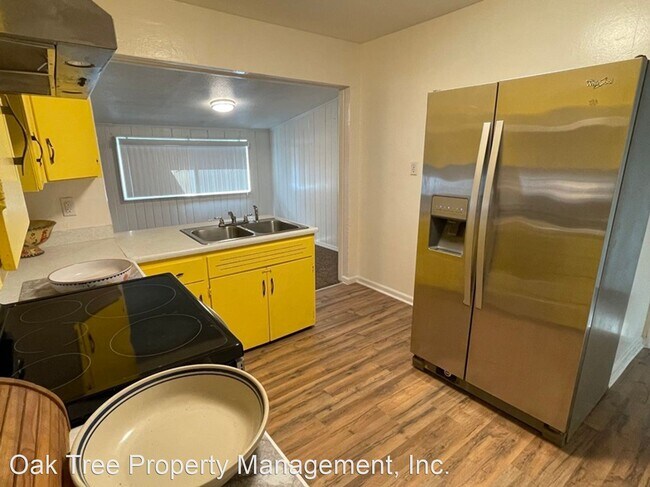 Foto del edificio - 2 br, 1 bath House - 2236 E. Michigan Avenue