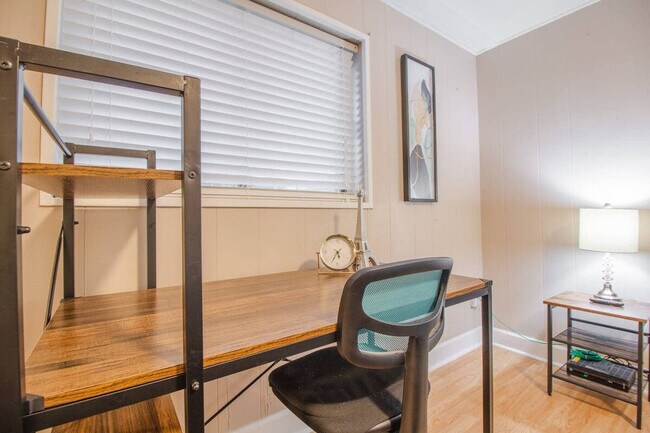 Foto del edificio - 1330 Catalpa Ln