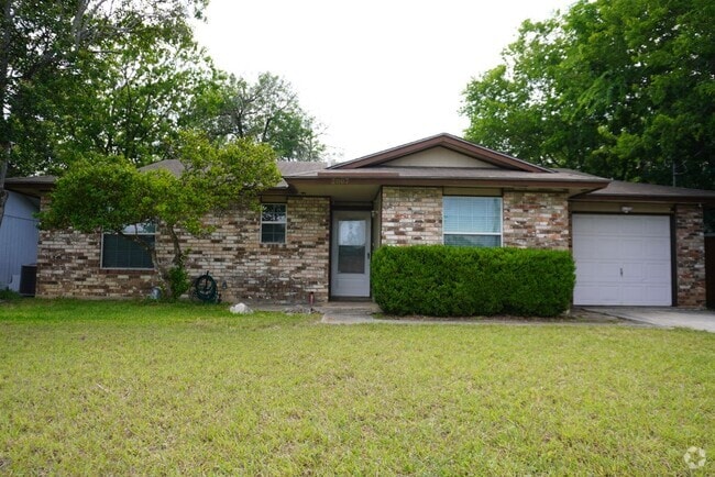 Building Photo - 2007 Hickory Hill Dr