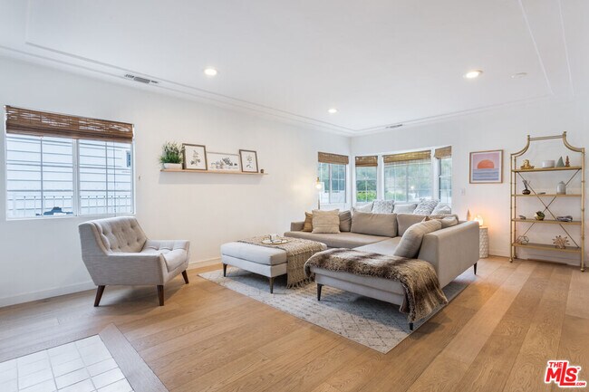 Foto del edificio - 4607 Willowcrest Ave