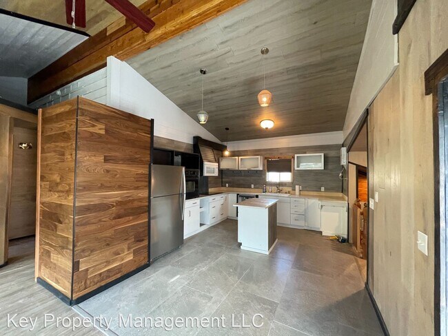 Building Photo - 2 br, 2 bath House - 807 Newark St