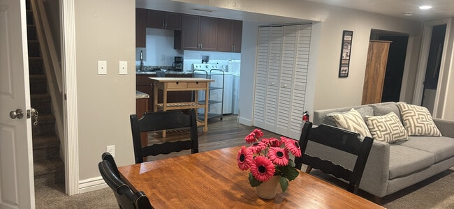 Foto del edificio - 3230 Mowry Pl