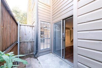 Building Photo - 333 Melrose Dr