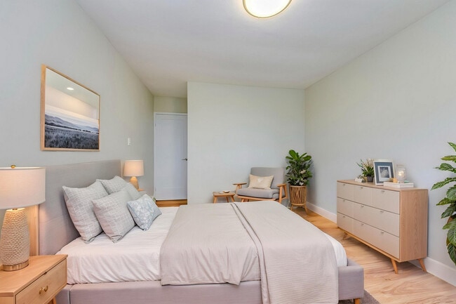 Building Photo - Waterford