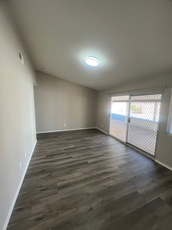 Foto del edificio - 26328 Columbus