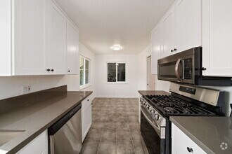 Building Photo - 734 Linden Ave