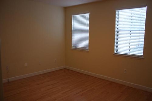 Building Photo - 606 Fern St