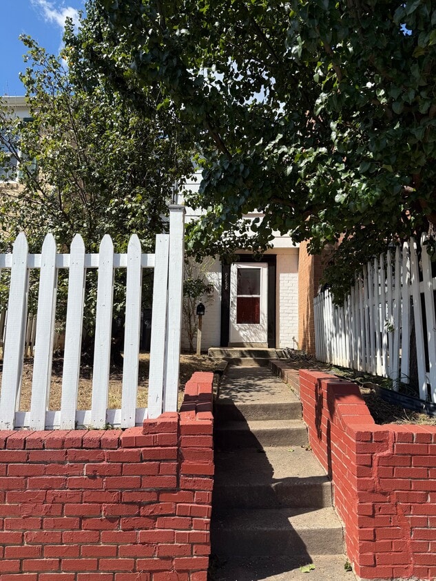 Front House - 9262 Taney Rd