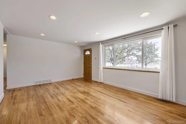 Building Photo - 1640 Buchtel Blvd S