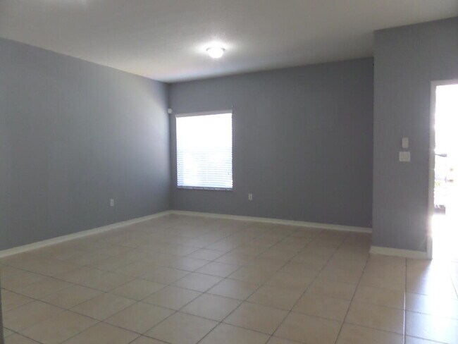 Foto del edificio - 14007 SW 49th St
