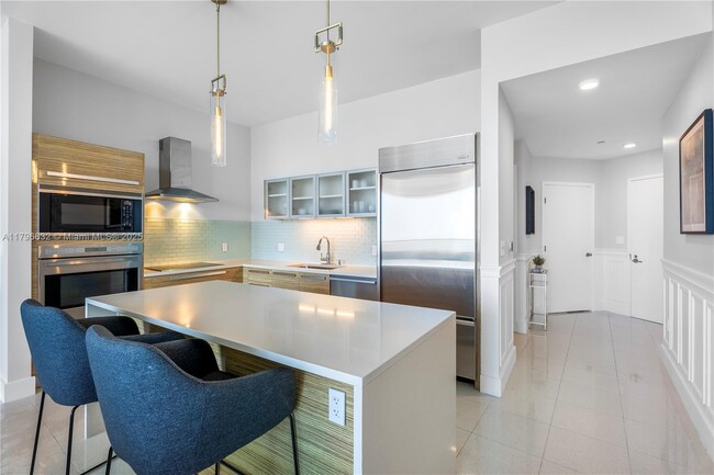 Foto del edificio - 2020 N Bayshore Dr