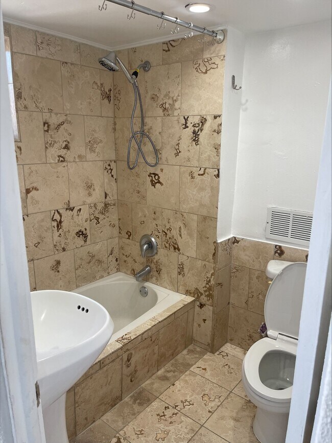 Building Photo - 317 E 400 S