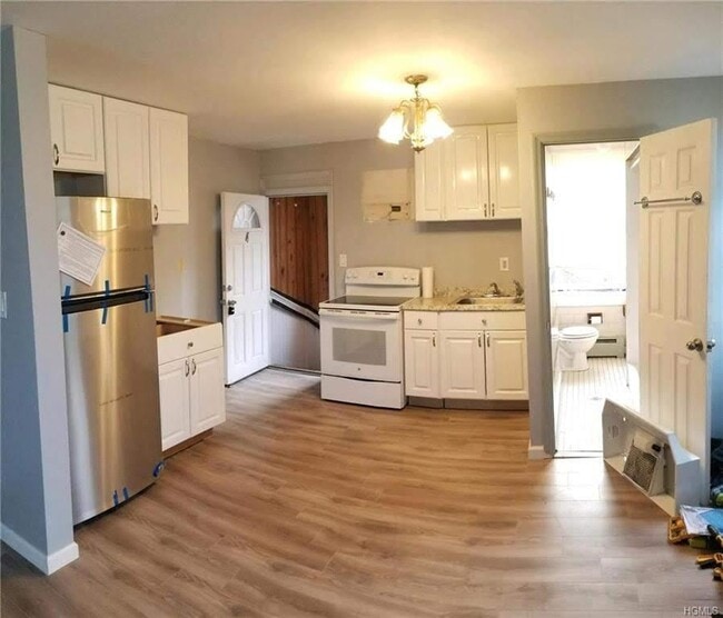 Kitchen - 37 Drew Ave