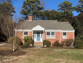 Building Photo - 106 W Newlyn St