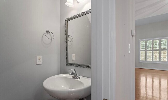 Foto del edificio - 8023 Thrush Ridge Ln