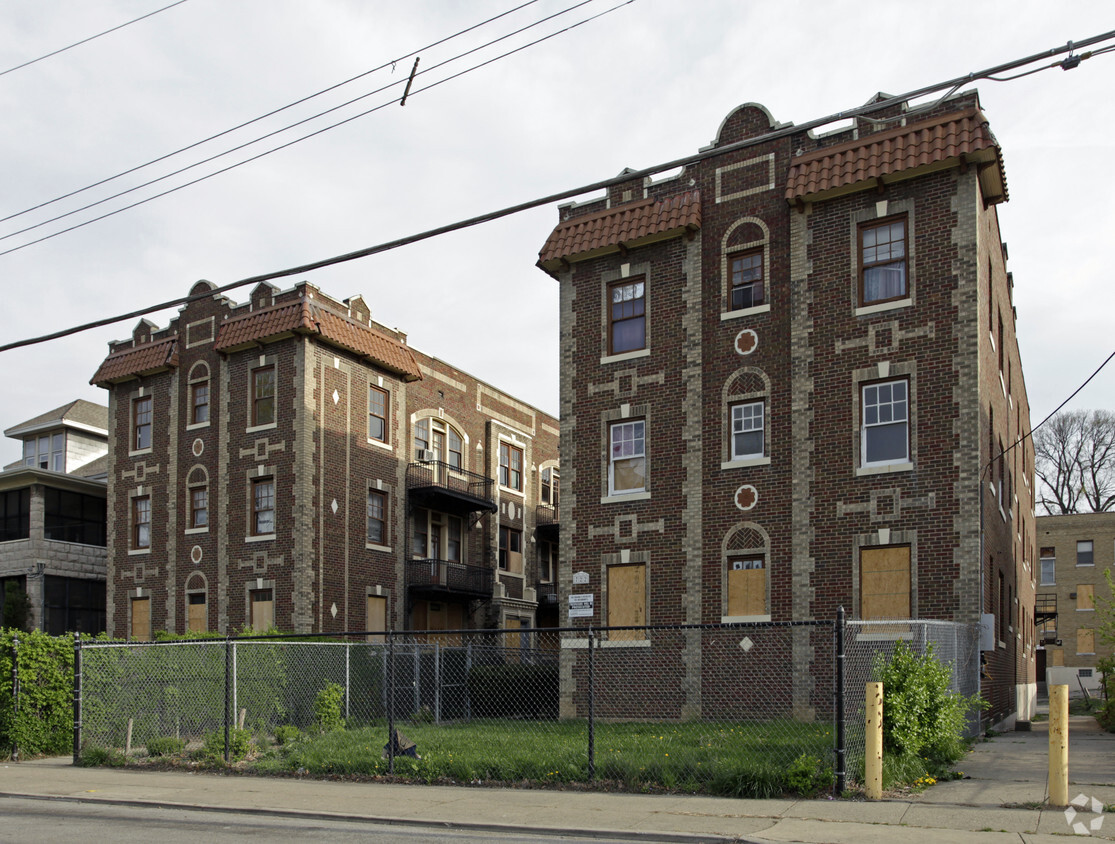 Primary Photo - Ambassador Apartments