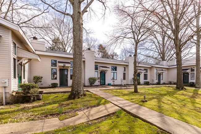 Building Photo - Mid City Townhouse