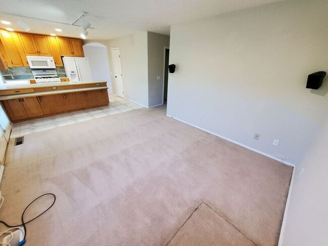 Building Photo - 1049 Yorkshire Ct SE